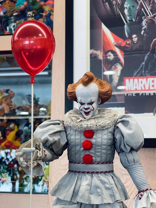 小岛秀夫与比尔·斯卡斯加德合影