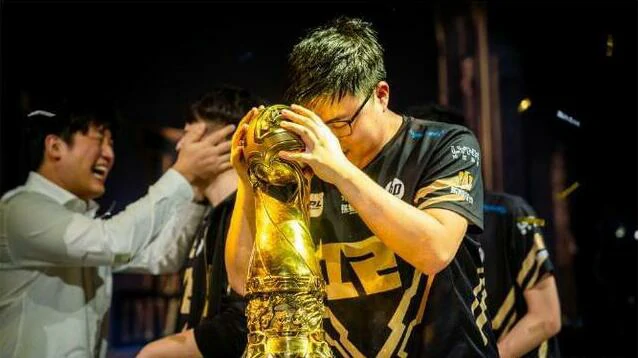 lol,uzi能和faker比肩吗,uzi和faker荣誉成就一览