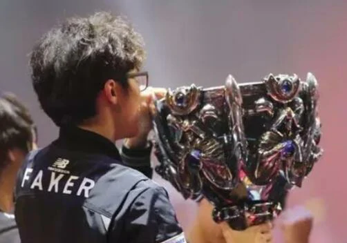 lol,uzi能和faker比肩吗,uzi和faker荣誉成就一览