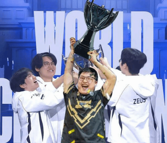 英雄联盟,Uzi,捧杯梗,英雄联盟,League of Legends