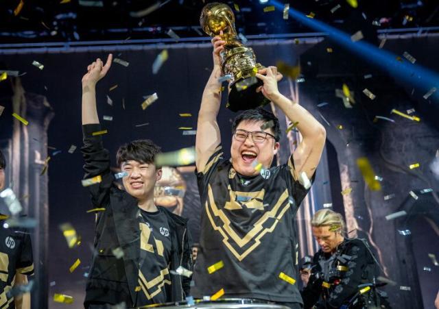 英雄联盟,Uzi,捧杯梗,英雄联盟,League of Legends